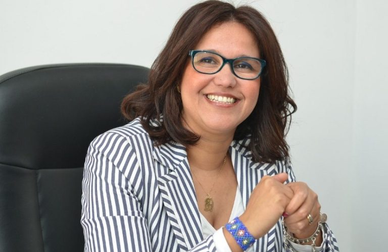 فعاليات نسائية تلتئم في خيمة بالبيضاء للتحسيس بخطورة العنف الرقمي