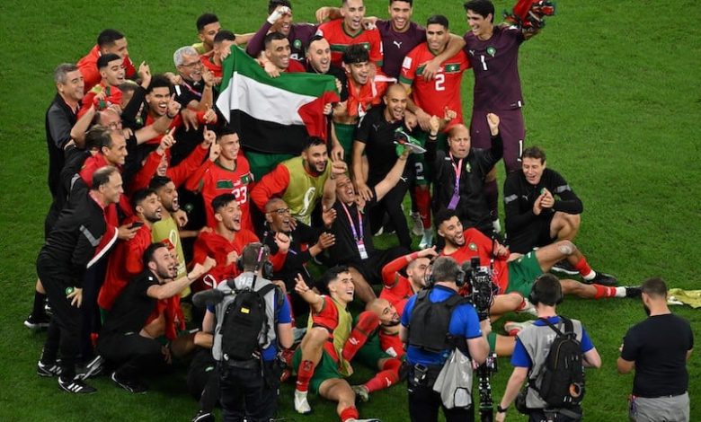 "فيفا" يسلط الضوء على ثورة الكرة المغربية .. مشروع متكامل وإنجازات فريدة "فيفا" يسلط الضوء على ثورة الكرة المغربية .. مشروع متكامل وإنجازات فريدة