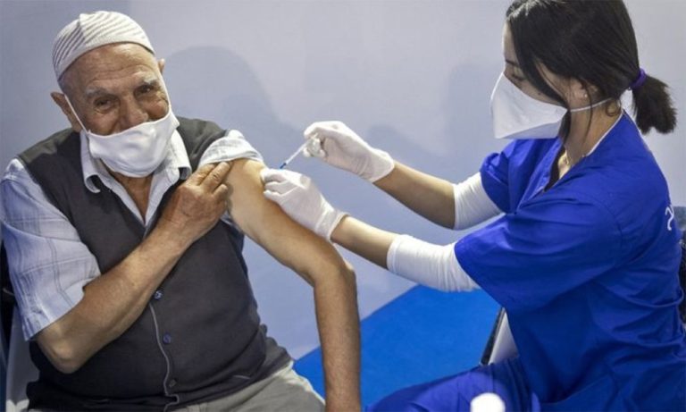 كوفيد 19: أزيد من مليوني شخص تفوق أعمارهم 60 سنة تأخروا عن آخذ الحقنة الثالثة