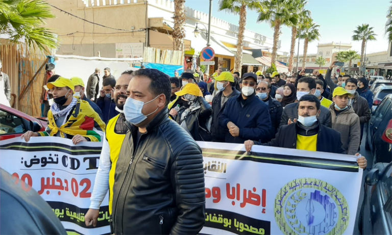 كونفدراليو التعليم يصعدون بخوض إضراب وطني ويحتجون أمام الوزارة ويحملون الشارة