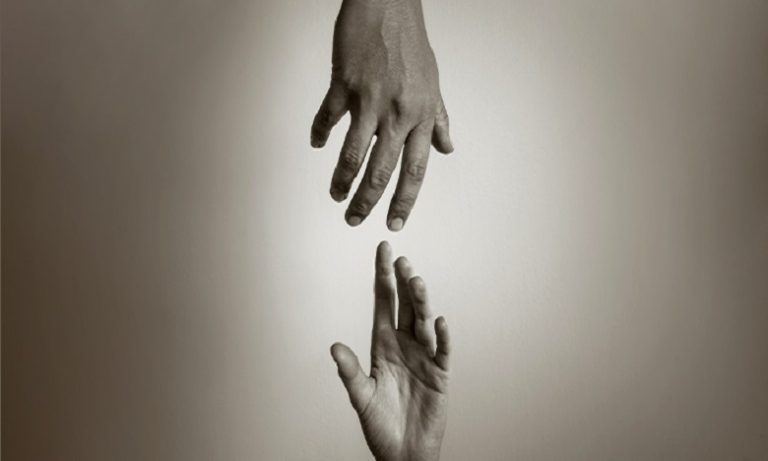 "لا تنتحر أنا هنا لأنصت لك"..رسالة إنسانية للصحافي مبارك للحد من انتشار حالات الانتحار في ظل الجائحة