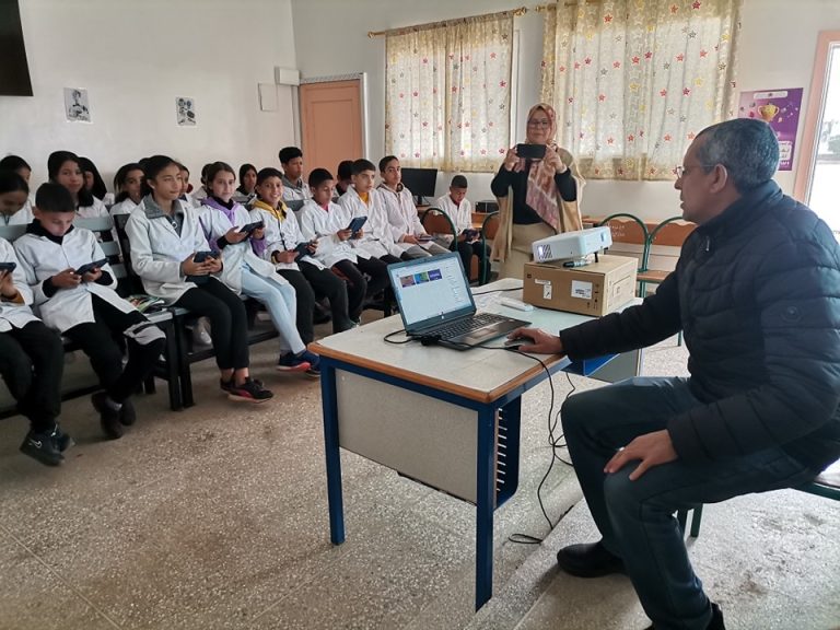 لجنة مركزية تواكب مشروع تجريب نماذج الفصول الرقمية بـ 30 ثانوية إعدادية بأكاديمية البيضاء