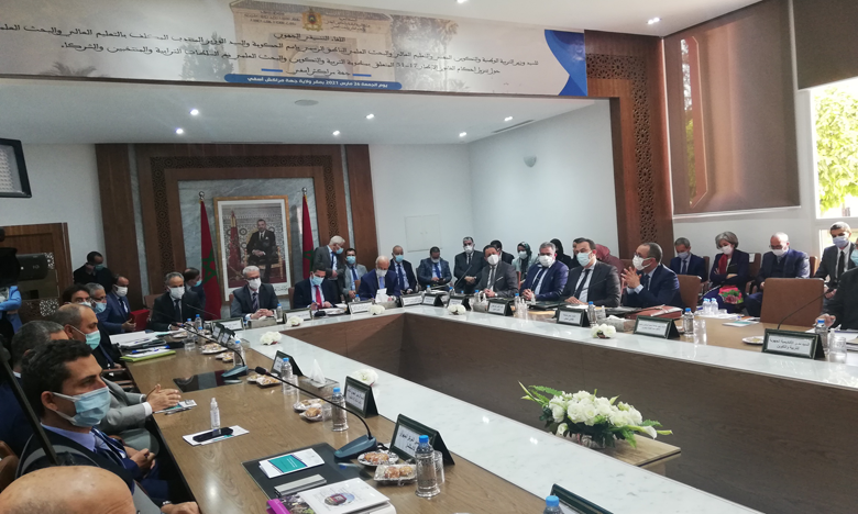 لقاء تنسيقي لوزير التربية الوطنية مع السلطات الترابية والمنتخبين والشركاء لتنزيل أحكام القانون الإطار 17-51 بجهة مراكش آسفي