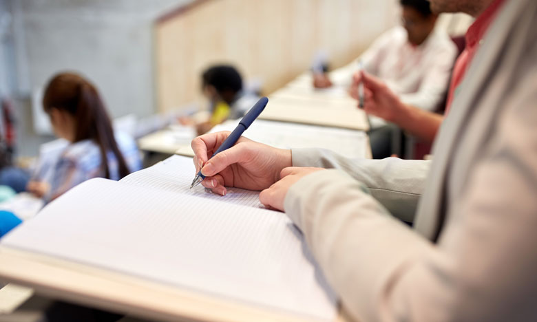 "لوفيغارو" تسلط الضوء على التفوق "المذهل" للطلبة المغاربة في الرياضيات والفيزياء وتكشف عن عددهم بفرنسا