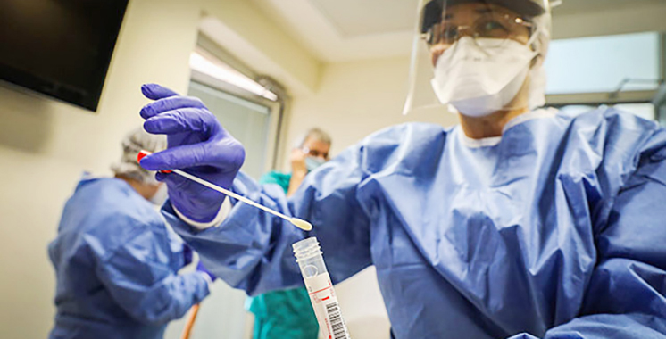 متخصصون يتوقعون استقرار الوباء منتصف فبراير إلى مارس بعد تجاوز ذروة انتشار "أوميكرون"