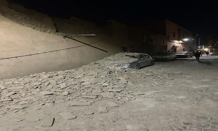 مراكش ...تعبئة عفوية لساكنة مراكش لتقديم يد المساعدة للمتضررين من الهزة الأرضية القوية