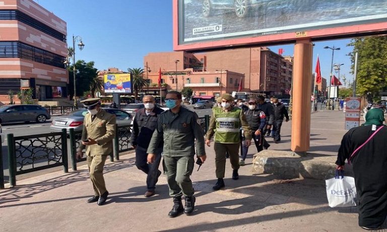 مراكش: حملات تحسيسية للتوعية بالتقيد بالتدابير الاحترازية للوقاية من كوفيد-19