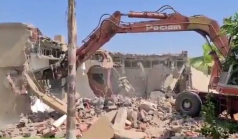 مراكش : هدم 8 فيلات عشوائية مخالفة لقانون التعمير بمقاطعة سيدي يوسف بن علي