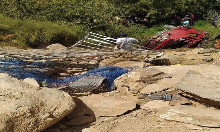 مصرع 7 أشخاص ضمنهم 3 قاصرين في انقلاب سيارة بمنحدر جبلي بإقليم شيشاوة