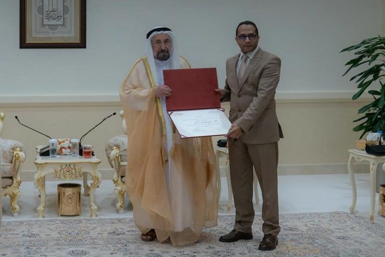 مغربي يحرز جائزة الشارقة للدراسات اللغوية