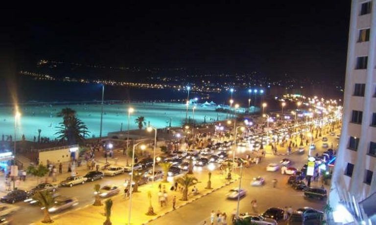 ملاه ليلية تستأنف نشاطها بعد أيام من رجوع الجماهير إلى مدرجات الملاعب