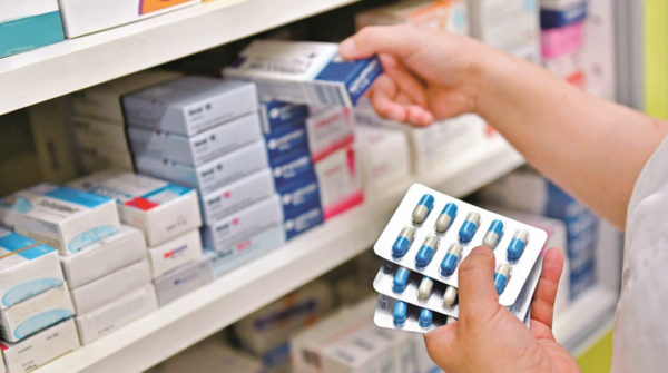 مهنيو الصحة يدعون إلى حماية حقوق المرضى والمصنعين بتأسيس وكالة للأدوية