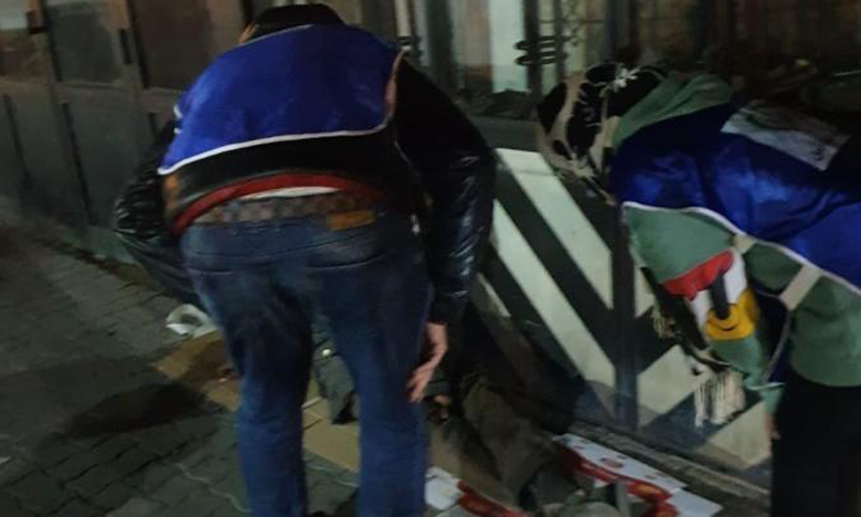 موجة البرد القارس تعمق جراح الأشخاص بدون مأوى وتزيد من معاناتهم اليومية بمراكش