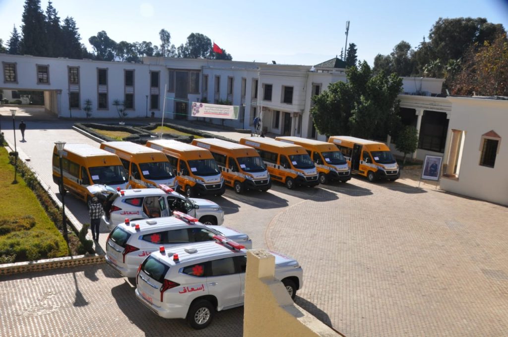 مولاي يعقوب: تقديم حافلات للنقل المدرسي وسيارات الإسعاف للجماعات الترابية للإقليم