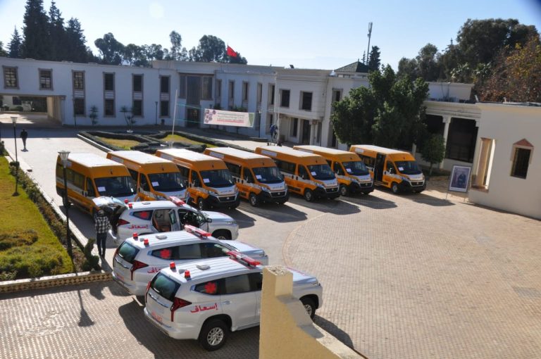 مولاي يعقوب: تقديم حافلات للنقل المدرسي وسيارات الإسعاف للجماعات الترابية للإقليم