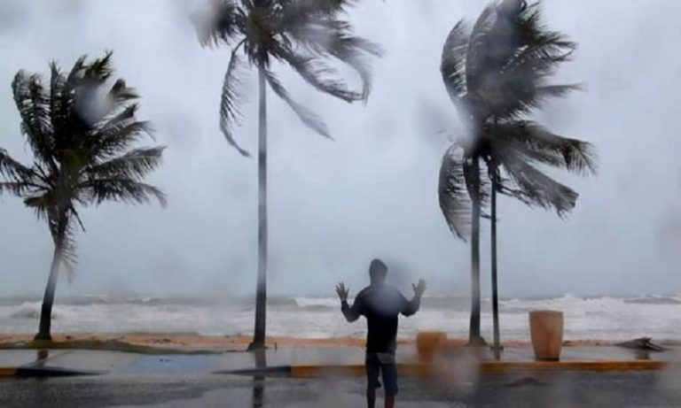 نشرة إنذارية: زخات رعدية قوية ورياح عاتية اليوم السبت وغدا الأحد بعدد من الأقاليم