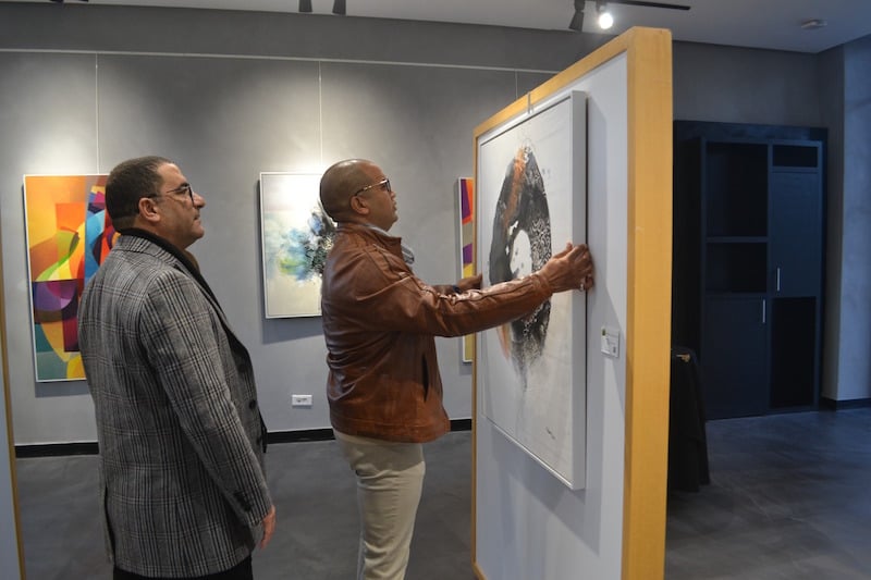 "همسات تجريدية" تجمع كمال وبالمهدي