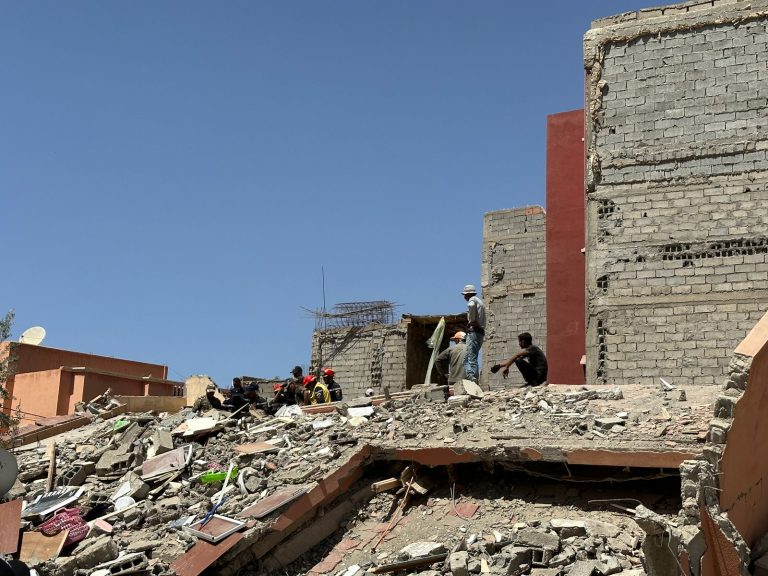 وزارة التجهيز والماء تتعبأ لإعادة فتح الطرق المتضررة من الزلزال