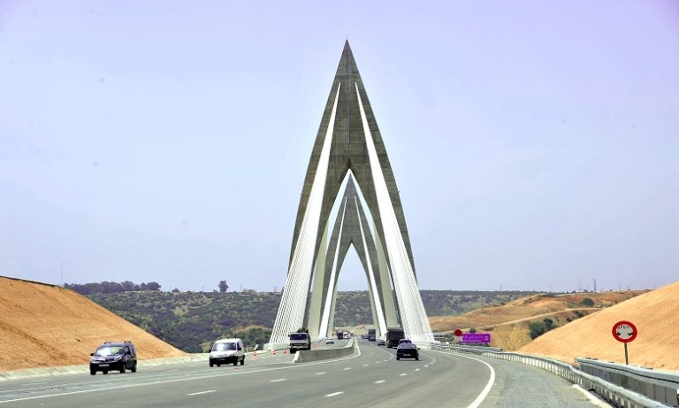 وزارة التجهيز والنقل تنفي وجود مخالفات جديدة وتؤكد أن مدونة السير لم تتغير منذ المصادقة عليها في 2016