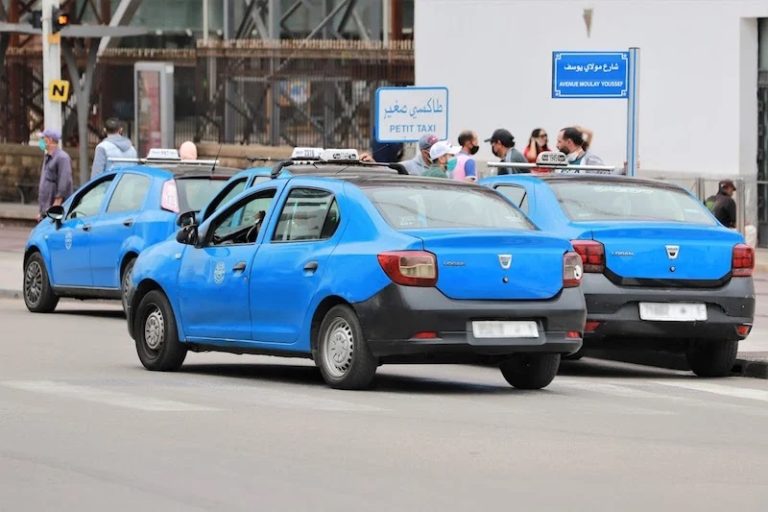 وزارة الداخلية تعتمد الصرامة في عملية ضبط شروط استغلال رخص سيارات الأجرة