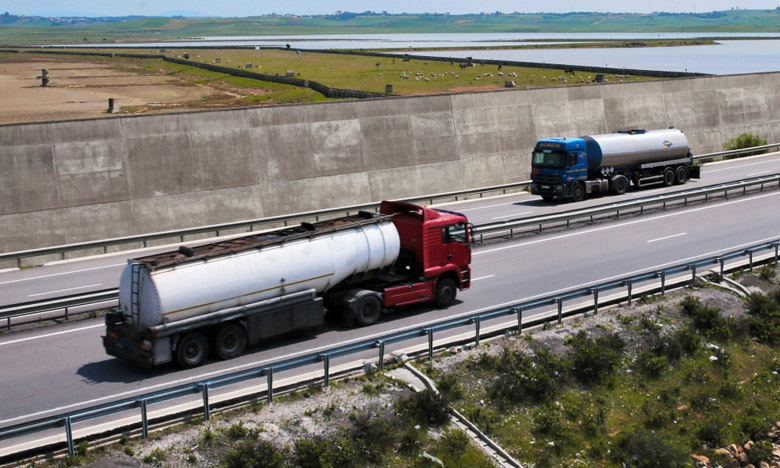 وزارة النقل تقنع 25 تمثيلية مهنية للنقل الطرقي للبضائع بحصيلة 2022 وتوقيع برنامج العمل لـ2023