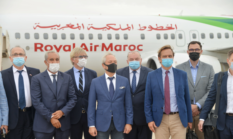 وفد من رجال أعمال بولونيين يستكشف فرص الاستثمار بالعيون