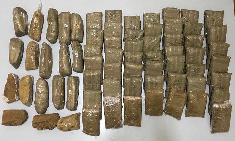 صورة لكمية المخدرات المحجوزة بمحل الخياطة (خاص)