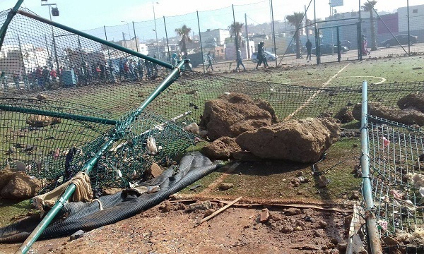 أمواج المحيط العاتية تخلف خسائر مادية وترعب مجاوريه في المدن الساحلية