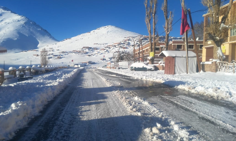 أوكايمدن تكتسي حلة بيضاء وسكان المنطقة يأملون في إنعاش الاقتصاد المحلي بعد تضرره بسبب جائحة كوفيد 19