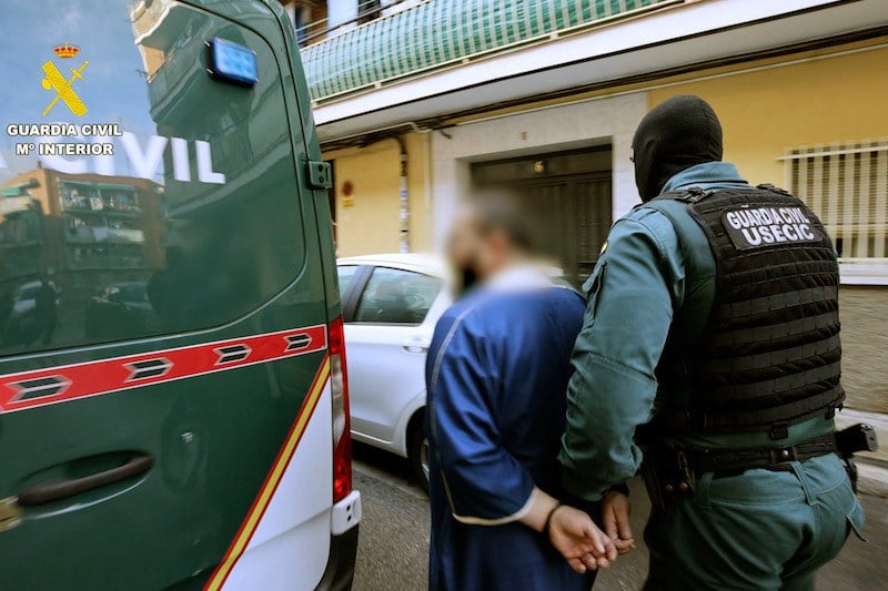 إسبانيا توقف مغربيا في عصابة "موكرو مافيا"