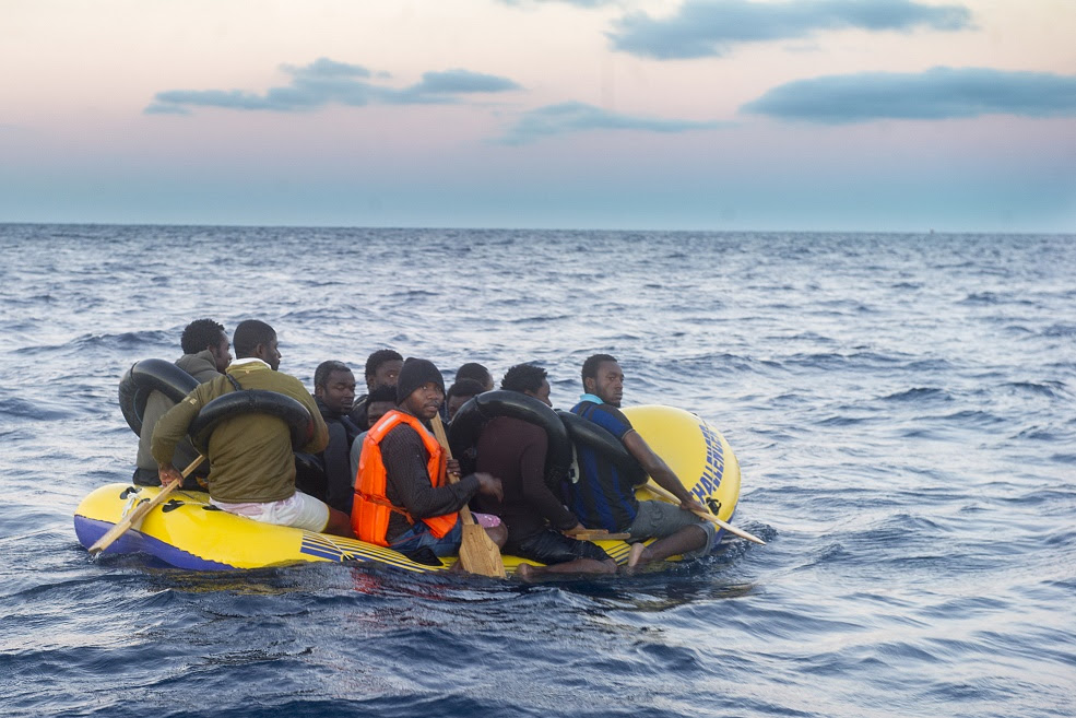إيقاف 8 أشخاص بطنجة يشتبه في ارتباطهم بشبكة إجرامية تنشط في تنظيم الهجرة غير المشروعة