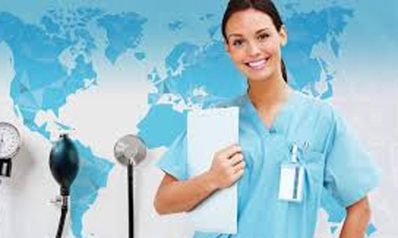 احتفاء بيومها العالمي..الأطر التمريضية تتلقى التهاني على دورها في مواجهة "كوفيد 19"