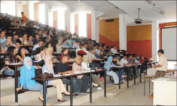 الأساتذة الباحثون يلوحون باستئناف مسلسل الاحتجاج