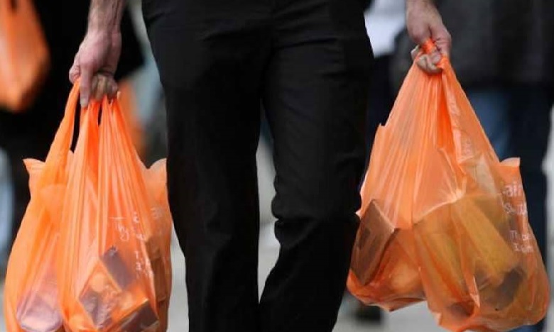 الأكياس البلاستيكية تعلق تراخيص سبع وحدات صناعية