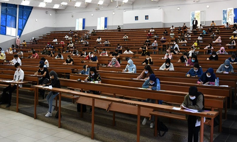 الامتحانات الكتابية الجامعية عن بعد تنتصر للطلبة في مواجهة كوفيد 19