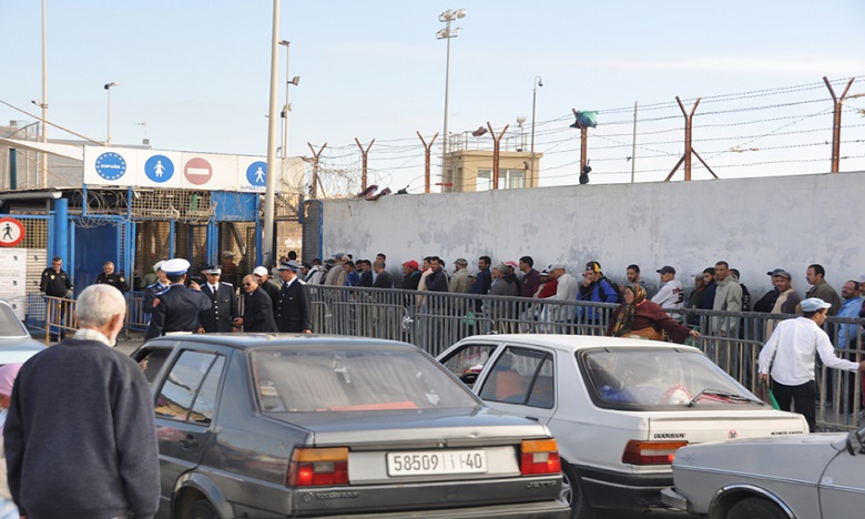 التحقيق في مصرع سيدتين بسبب التدافع والازدحام بمعبر باب سبتة المحتلة