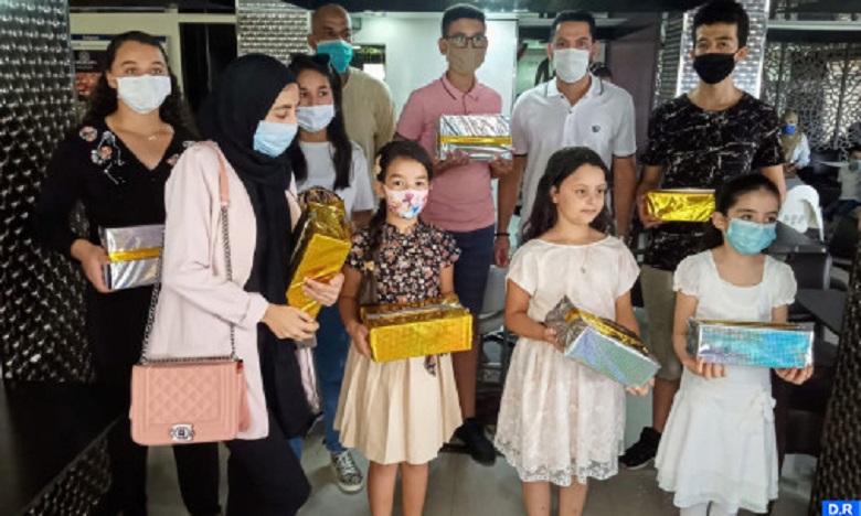 الحسيمة: تتويج التلميذات والتلاميذ الفائزين بمسابقة تحدي القراءة