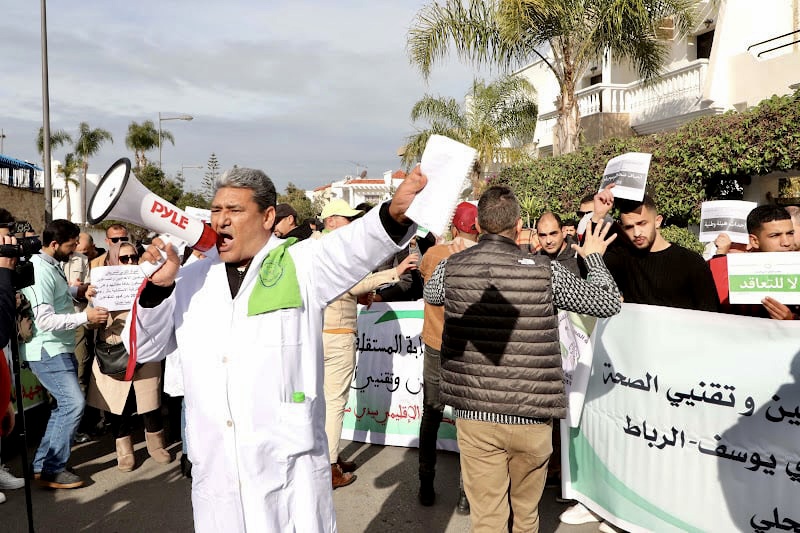 الحكومة تنهي الاحتجاجات بالصحة بتوقيع نقابات القطاع محضر اتفاق يقر زيادات في الأجور