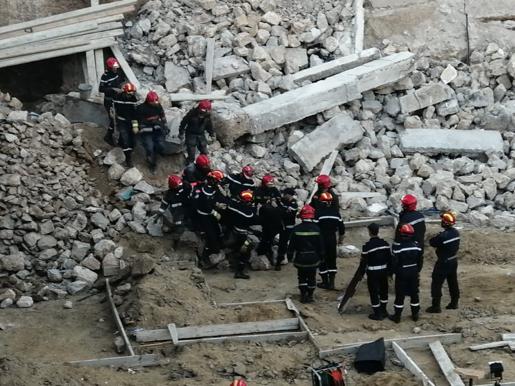 الدارالبيضاء: انتشال جثتي عاملين من تحت الأنقاض إثر انهيار سور بلاجيروند