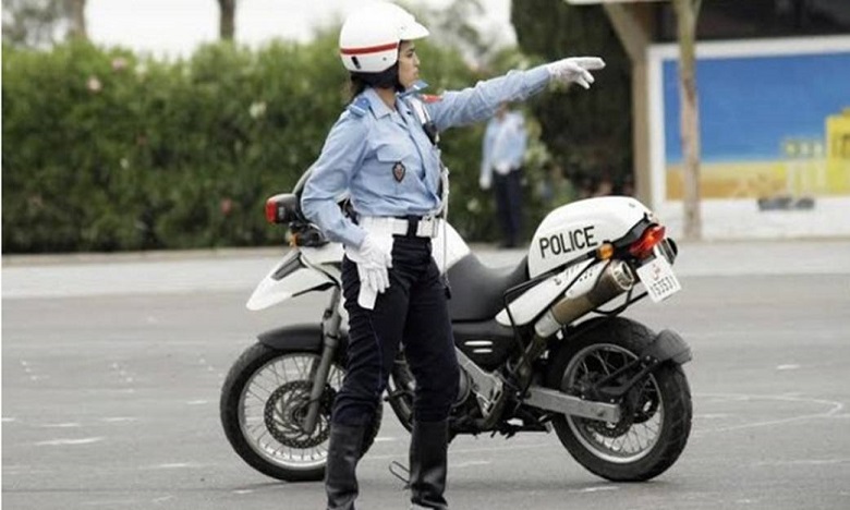 الرباط: شرطية توقف شخصا حاول ارشاءها