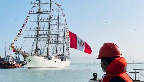 السفينة "أونيون" الأضخم في أمريكا اللاتينية تحط الرحال بميناء طنجة