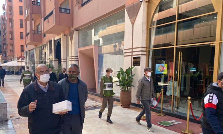 السلطات المحلية بمراكش تواصل حملاتها التوعوية التحسيسية للوقاية من جائحة "كوفيد19"