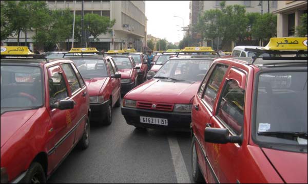 حركة احتجاجية لأصحاب سيارات الأجرة في الدارالبيضاء