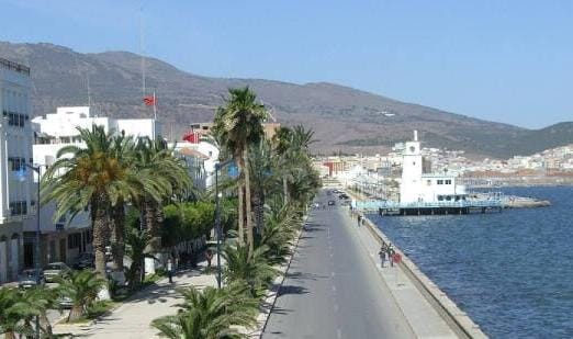 الناظور المضيق والفنيديق..وحدات تابعة للقوات المسلحة الملكية، مكلفة بمراقبة الحدود، تنفذ عمليات اعتراض لمرشحين للهجرة غير النظامية الناظور المضيق والفنيديق..وحدات تابعة للقوات المسلحة الملكية، مكلفة بمراقبة الحدود، تنفذ عمليات اعتراض لمرشحين للهجرة غير النظامية