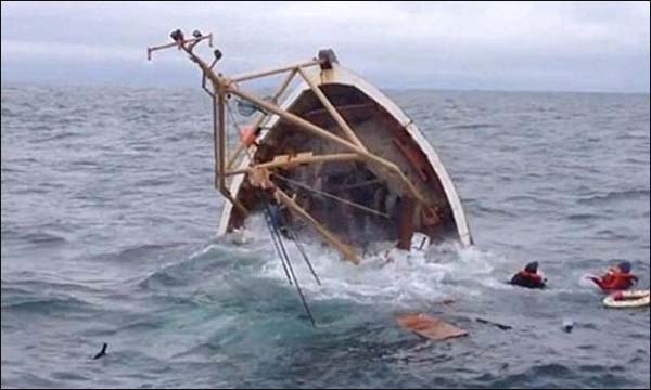 انتشال قارب غرق قرب الحسيمة وبحارة في عداد المفقودين