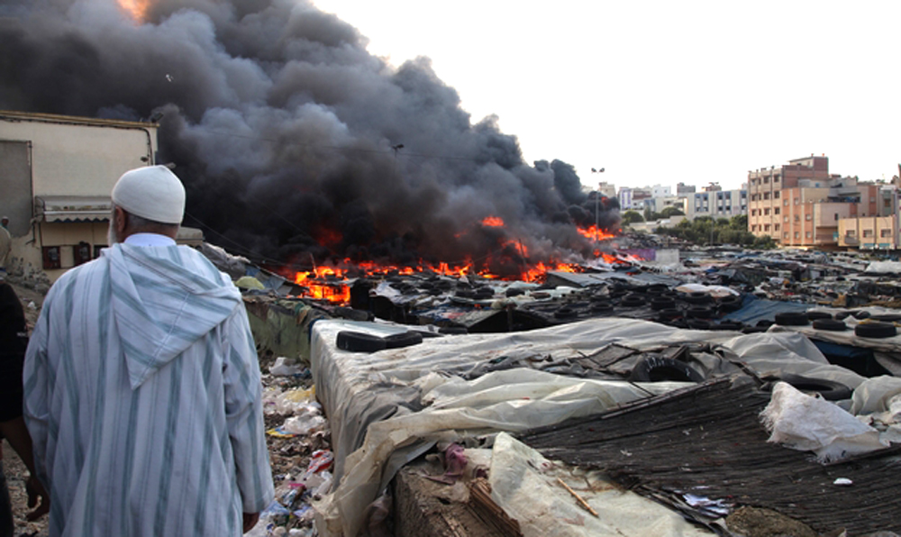 اندلاع حريق بالسوق الشعبي "بئر الشيفا" في طنجة دون تسجيل ضحايا