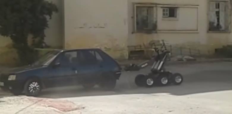 "بسيج" يستعين بـ "روبو" للكشف عن سيارة مشبوهة لـ "خلية فاس" الإرهابية
