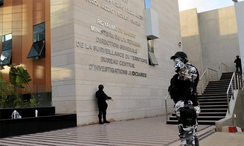 "بسيج" يفكك عصابة تزوير الوثائق لتسهيل الهجرة غير الشرعية تتكون من 14 شخصا