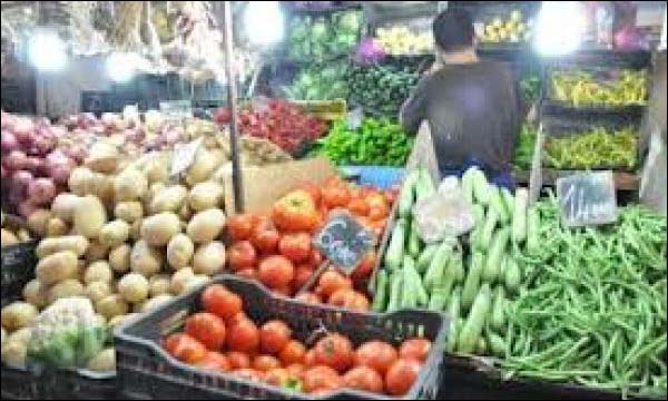 تجار الخضر بالبيضاء يعللون الغلاء بغياب المراقبة أحد أسواق الخضر في المغرب