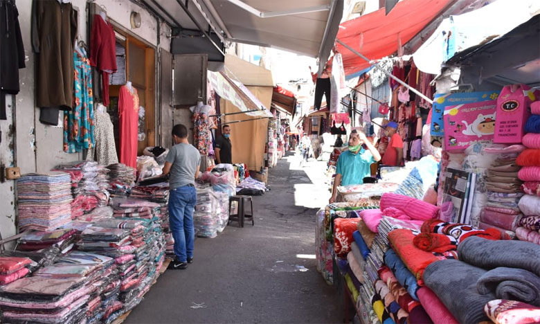 تجار الملابس الجاهزة بالأسواق الحيوية بالدارالبيضاء يؤكدون أن إغلاق العاصمة الاقتصادية سيكبدهم خسارة مالية كبيرة